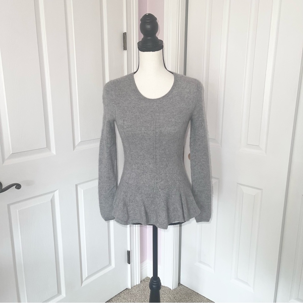 FLAWED Antonio Meloni 100% cashmere grey fitted peplum sweater top, size Small